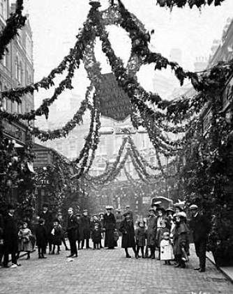 Electric Avenue a Natale, Brixton, 1908