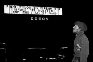 Bruce Springsteen a Londra, 1975. Foto di Chalkie Davies