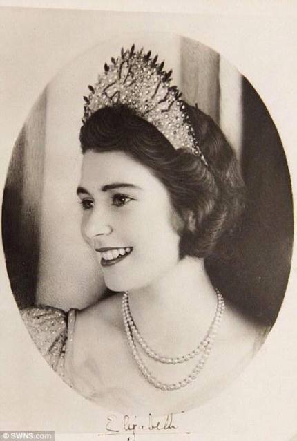 La Regina Elisabetta II quando era una principessa di 18 anni