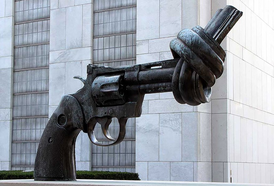 "The Knotted Gun" by Carl Fredrik Reuterswärd - Turtle Bay, New York, USA
