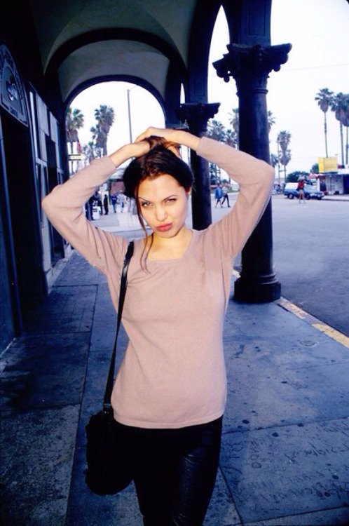Angelina Jolie, anni 90