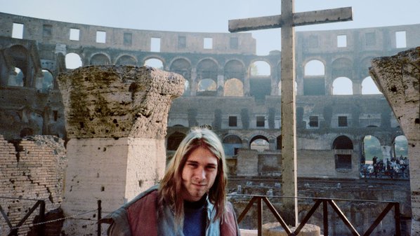 Kurt Cobain al Colosseo a Roma dopo un viaggio improvvisato a seguito di un esaurimento nervoso, 1989