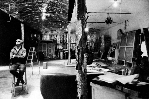 Andy Warhol nella Factory - Foto di Ugo Mulas