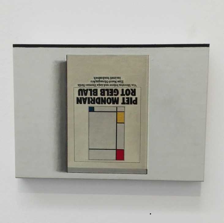 Biennale Arte 2017 - Padiglione Centrale (Giardini): "Book PaintingNo. 10 (Piet Mondrian Rot Gelb Blau, Insel Taschenbuch" (1995) by Liu Ye (Cina)