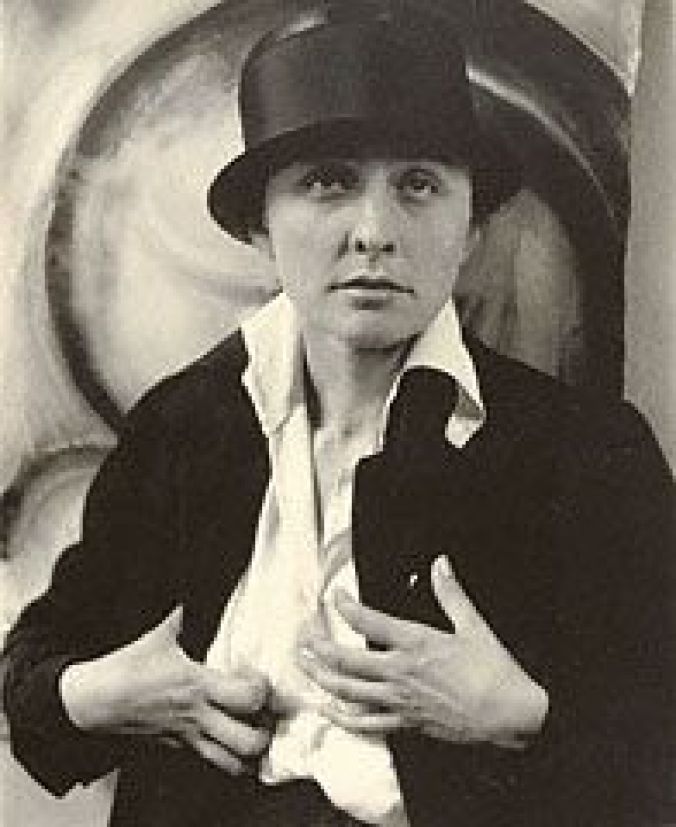 Georgia O'Keeffe - A Portrait, Alfred Stieglitz, 1918. © J. Paul Getty Trust