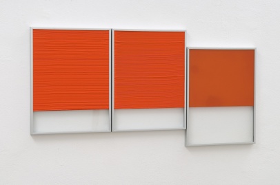 Pedro Cabrita Reis - Strömbly arancio (Triptych) - 2012, acrilico e smalto su vetro, cornice in alluminio (tre parti) 48,5 x 94,5 x 2 cm