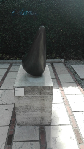 "Anfora-frutto" (1946) by Jean Arp @ Peggy Guggenheim Collection