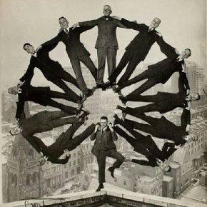 Carosello umano, 1930