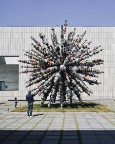 Known for his ability to transform mundane objects into works of art, Choi Jeong Hwa sourced 7,000 unused kitchen utensils from households across Korea to create the colossal work “Dandelion” (now on view at Seoul’s MMCA National Museum of Modern and Contemporary Art)