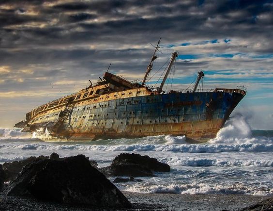 L'SS America, abbandonata a Fuerteventura, Isole Canarie, distrutta nel 1994