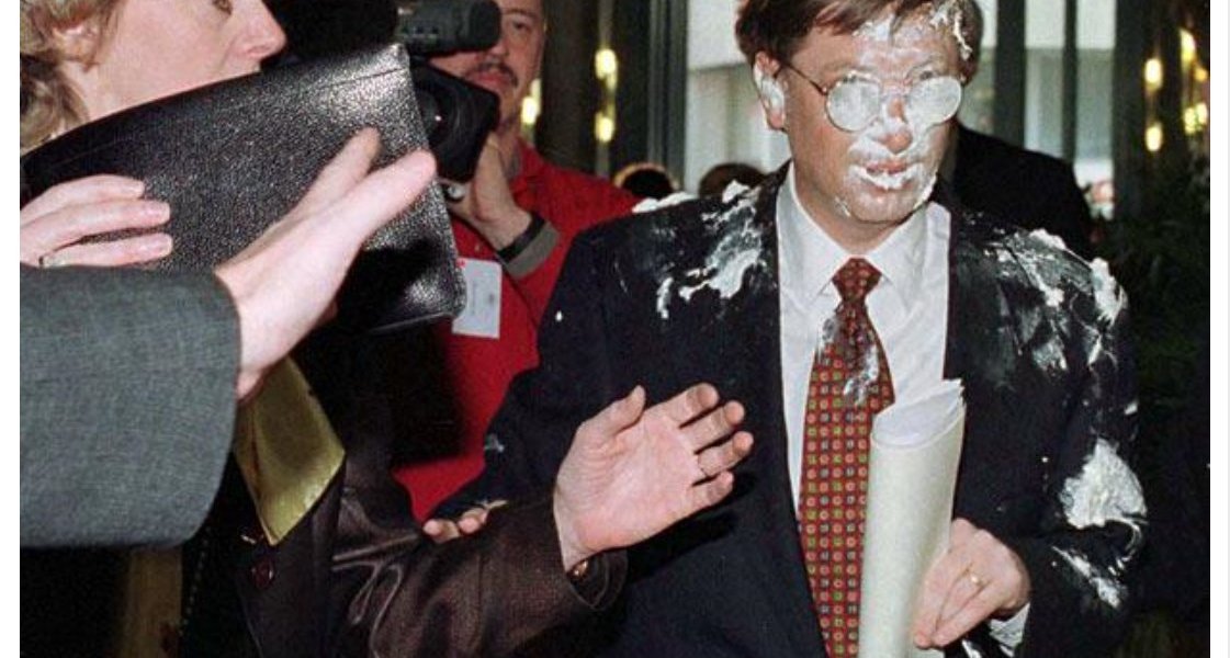 4 febbraio 1998 - Torta in faccia a Bill Gates a Bruxelles