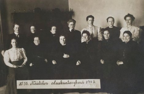 La Finlandia è diventata la 1a nazione europea a dare alle donne il voto e la 1a al mondo ad eleggere le donne parlamentari 15-16 marzo 1907