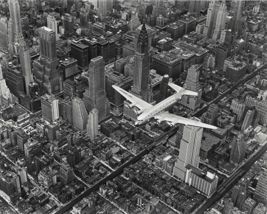 Bourke-White, aereo sorvola New York, 1939. Images by Margaret Bourke-White© (1939) The Picture Collection Inc. All right reserved