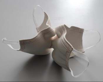 Porcelain sculpture by Johnson Tsang⁠